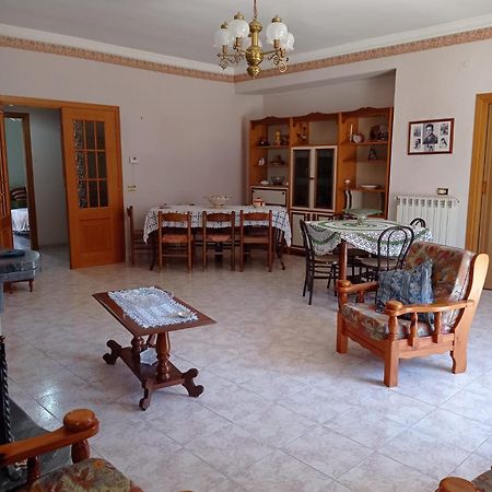 Montagne Rocciose Bed and Breakfast Frascineto Exteriör bild