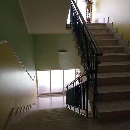 Montagne Rocciose Bed and Breakfast Frascineto Exteriör bild