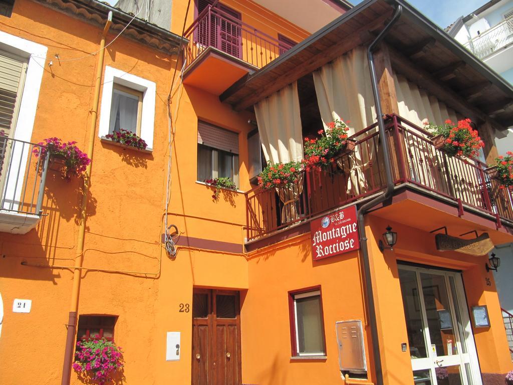 Montagne Rocciose Bed and Breakfast Frascineto Exteriör bild