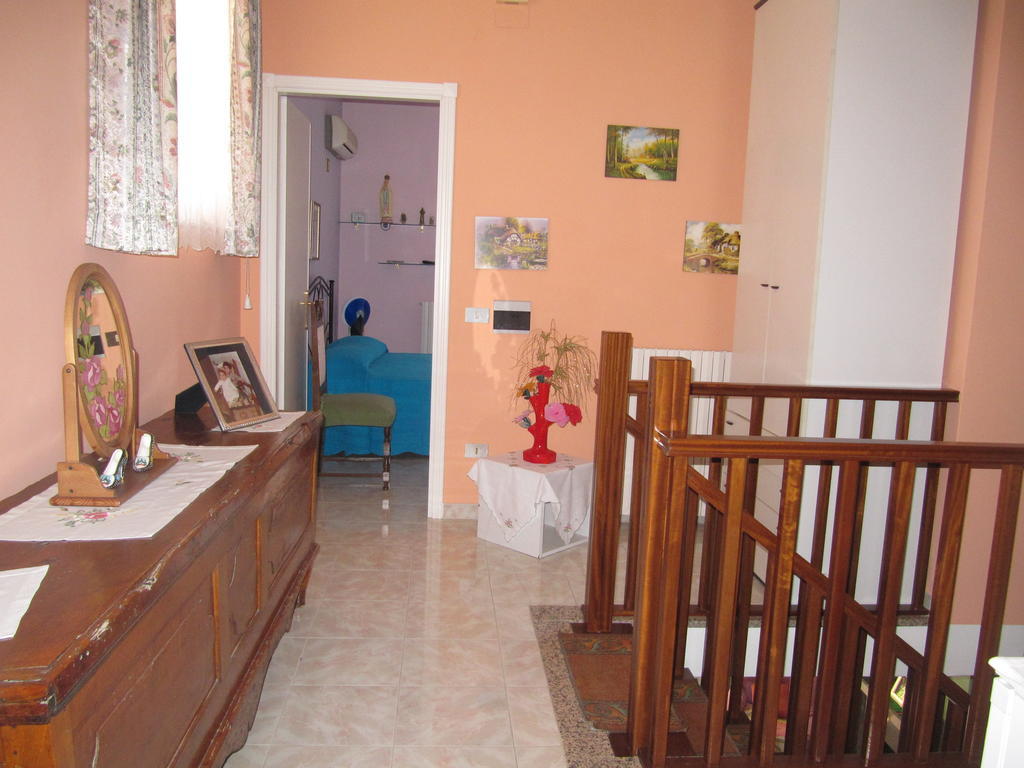 Montagne Rocciose Bed and Breakfast Frascineto Exteriör bild