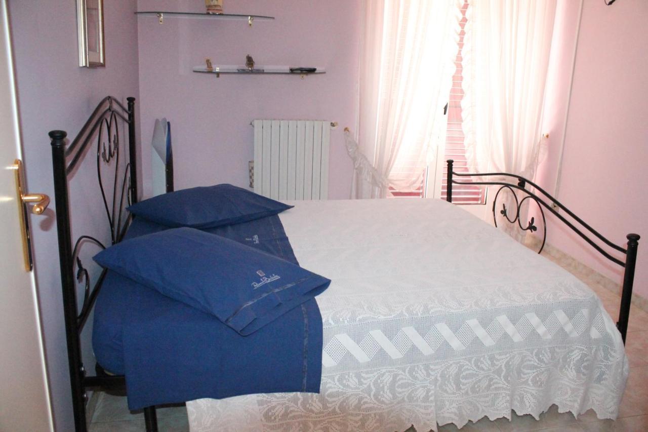 Montagne Rocciose Bed and Breakfast Frascineto Exteriör bild