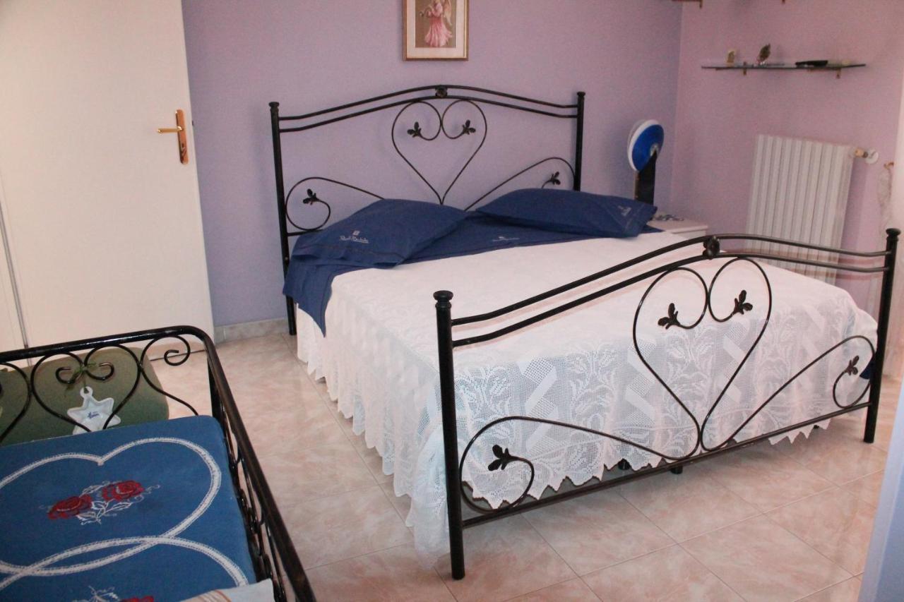 Montagne Rocciose Bed and Breakfast Frascineto Exteriör bild